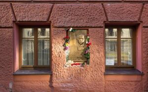Народний Рух України звертається з приводу факту наруги над меморіальним барельєфом Героя України, засновника та багаторічного лідера Народного Руху України В’ячеслава Чорновола