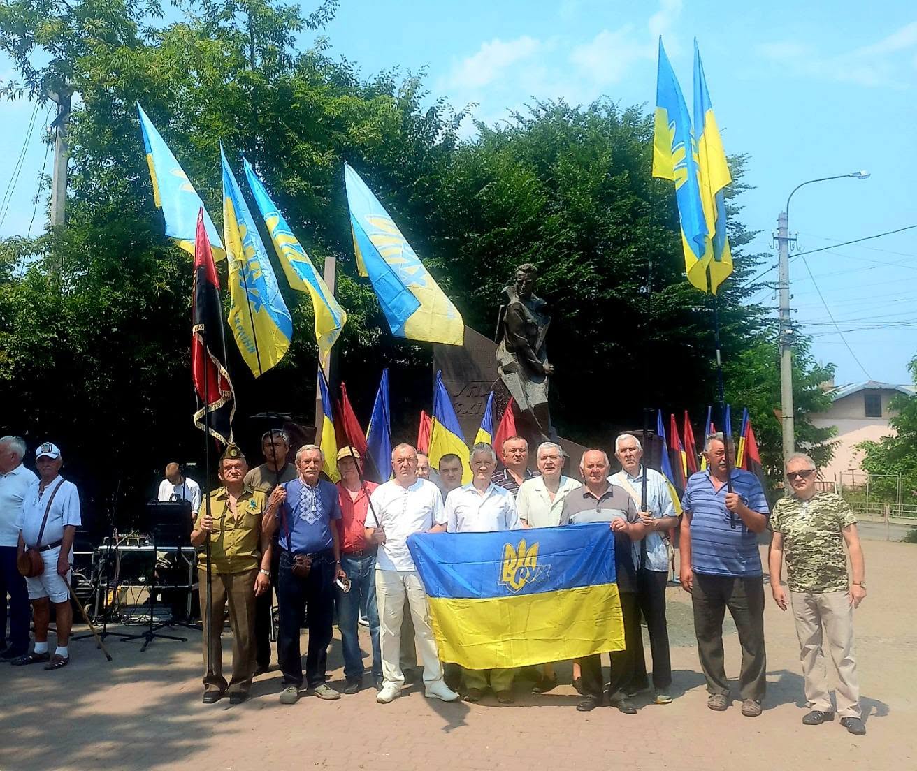 Рухівці Івано-Франківська віддали честь і повагу великому командиру УПА Роману Шухевичу